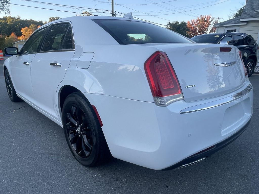 Photo 5 of this CHRYSLER 300