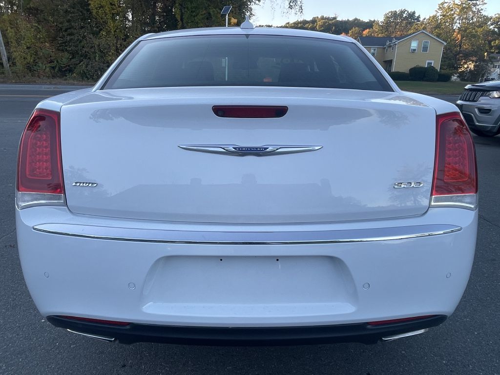 Photo 6 of this CHRYSLER 300