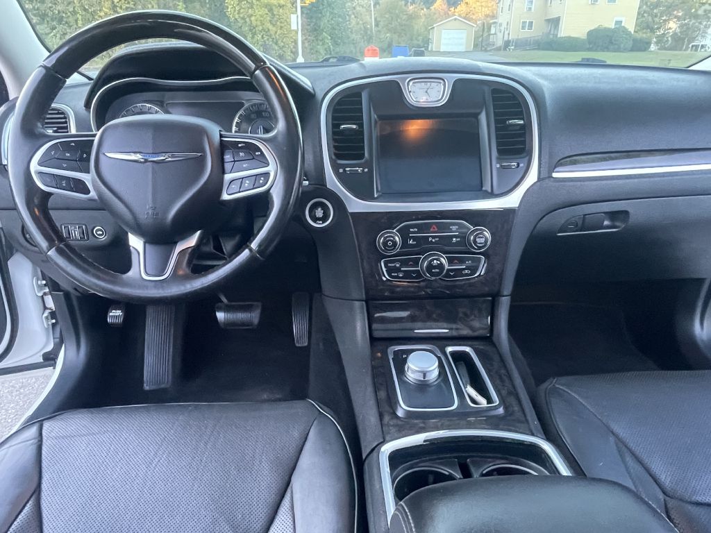 Photo 13 of this CHRYSLER 300
