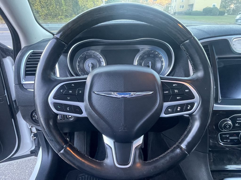 Photo 14 of this CHRYSLER 300