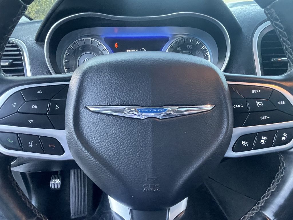 Photo 15 of this CHRYSLER 300