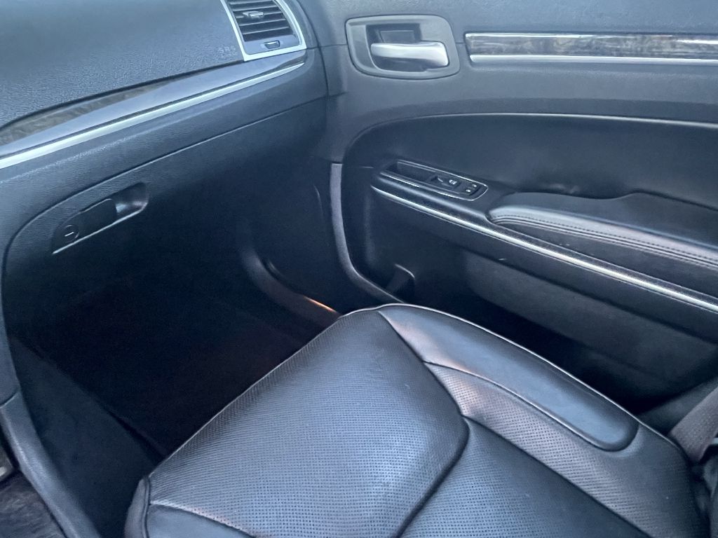 Photo 24 of this CHRYSLER 300