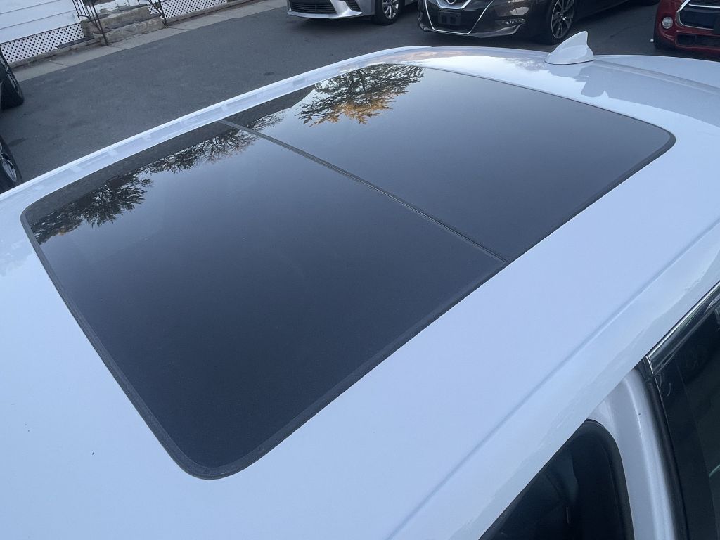 Photo 26 of this CHRYSLER 300