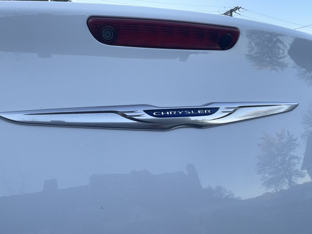 Photo 30 of this CHRYSLER 300