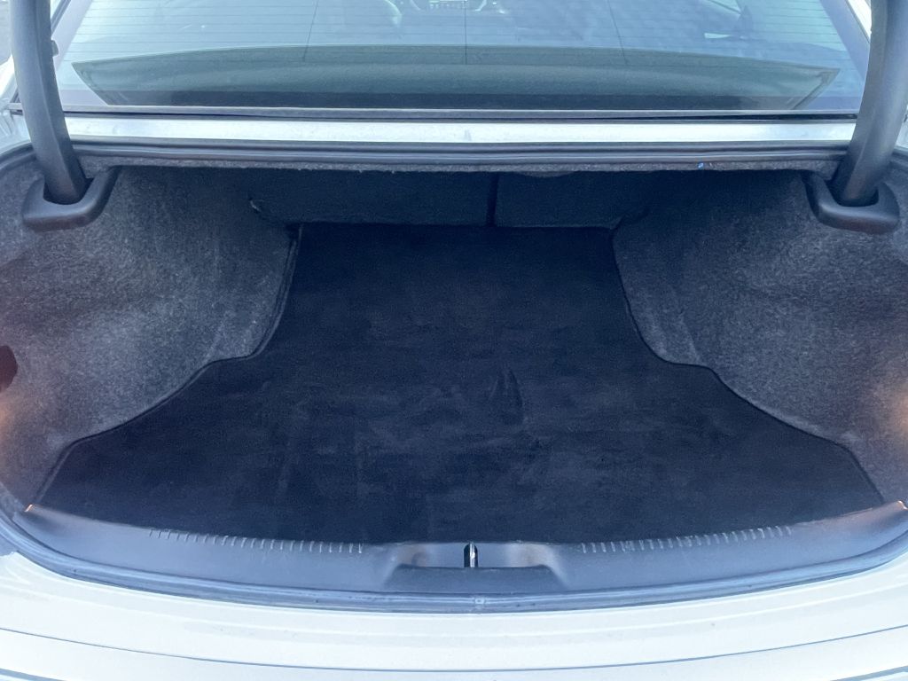 Photo 33 of this CHRYSLER 300
