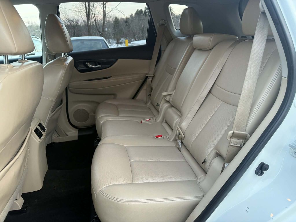 Photo 10 of this NISSAN ROGUE
