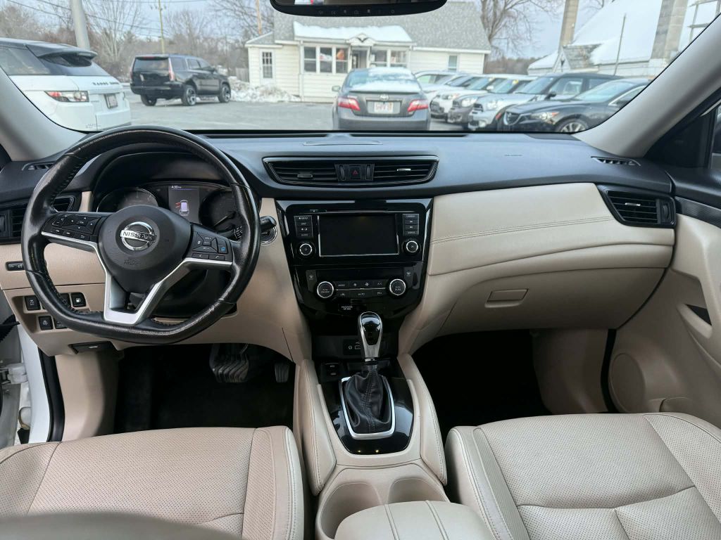 Photo 11 of this NISSAN ROGUE