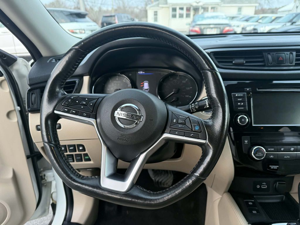 Photo 12 of this NISSAN ROGUE