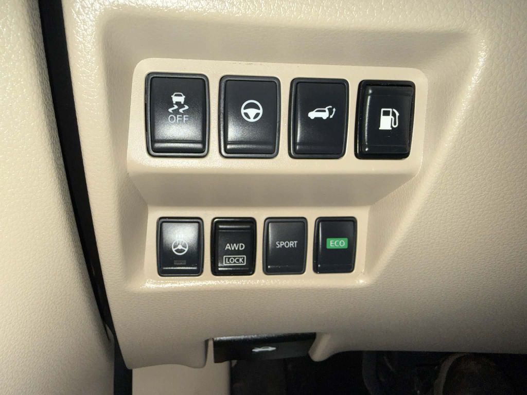 Photo 18 of this NISSAN ROGUE