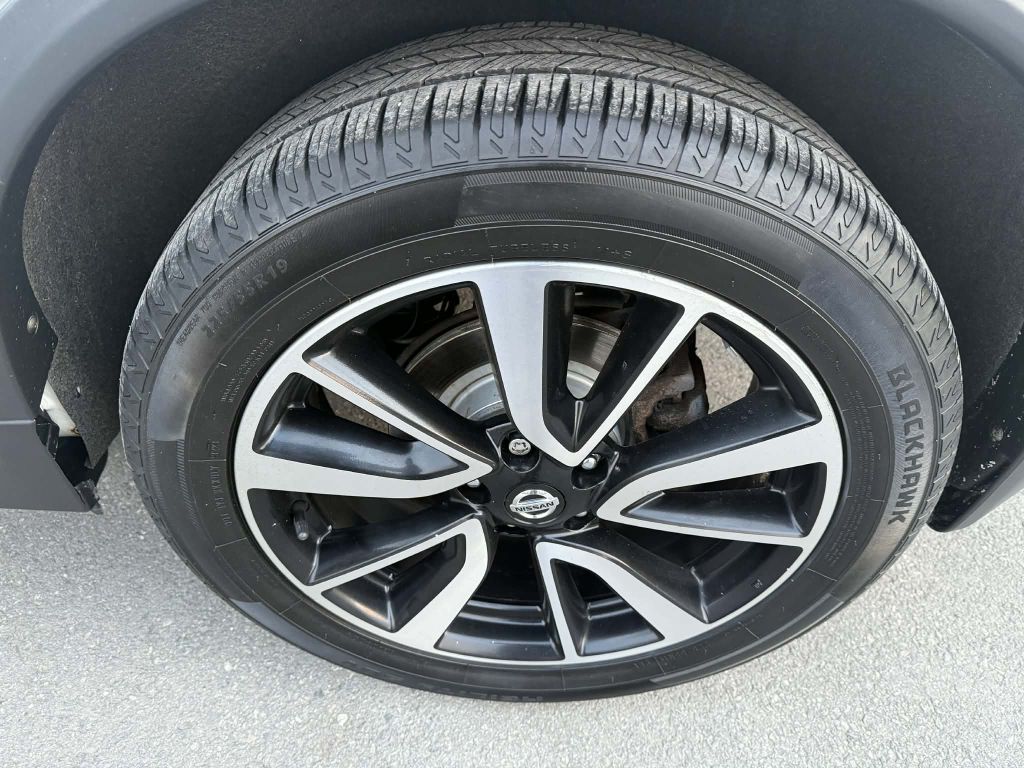 Photo 27 of this NISSAN ROGUE