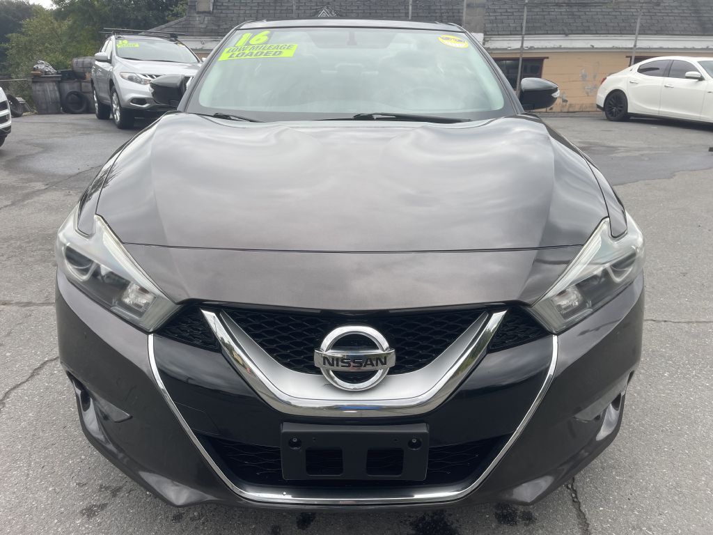 Photo 2 of this NISSAN MAXIMA