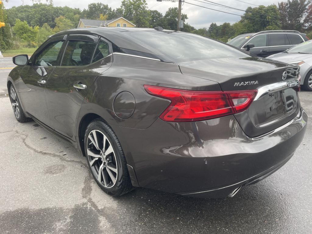 Photo 5 of this NISSAN MAXIMA