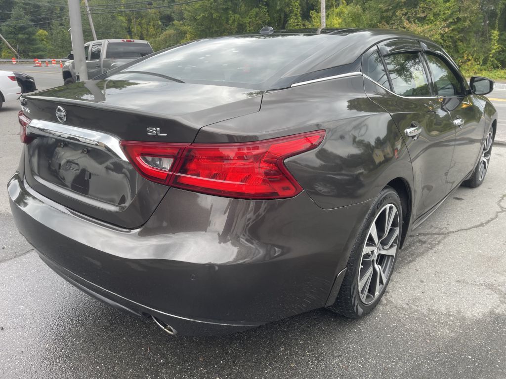 Photo 7 of this NISSAN MAXIMA