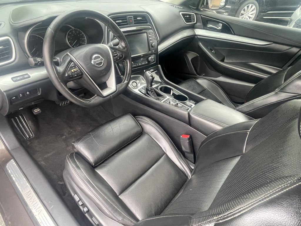 Photo 10 of this NISSAN MAXIMA