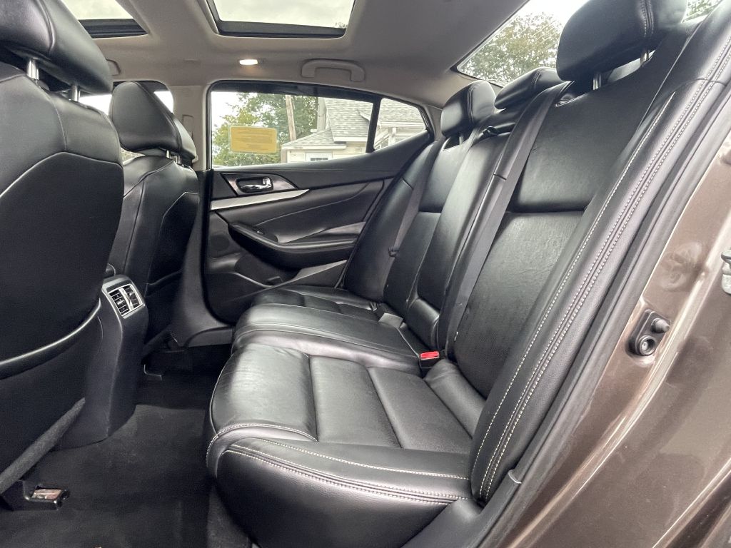 Photo 11 of this NISSAN MAXIMA