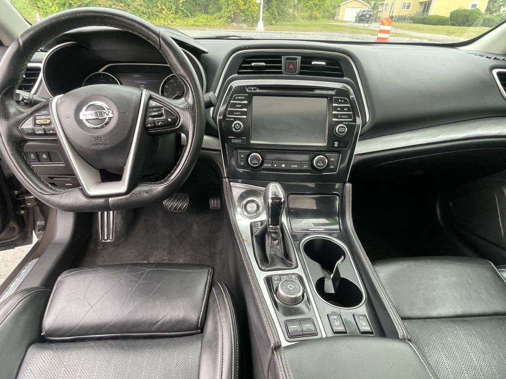 Photo 12 of this NISSAN MAXIMA