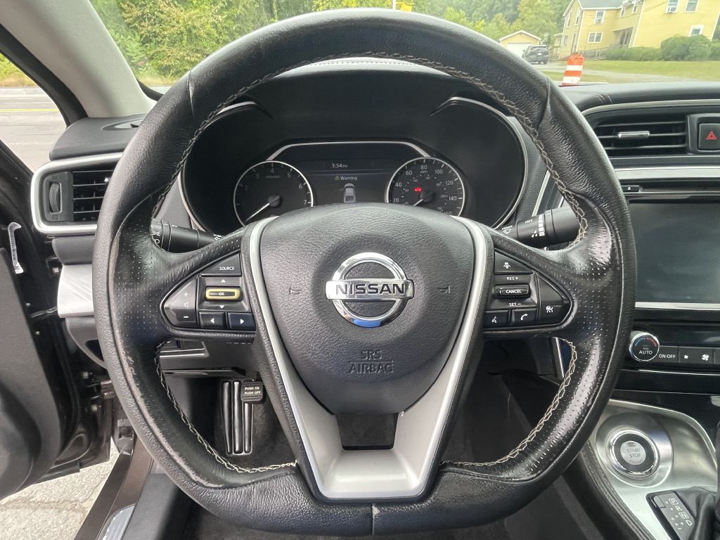 Photo 13 of this NISSAN MAXIMA