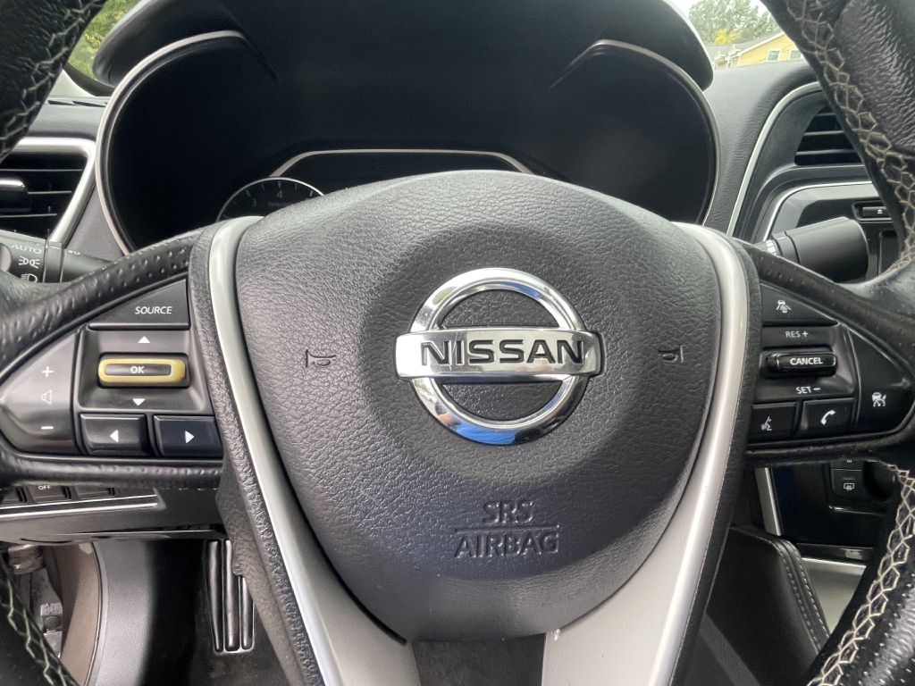 Photo 14 of this NISSAN MAXIMA
