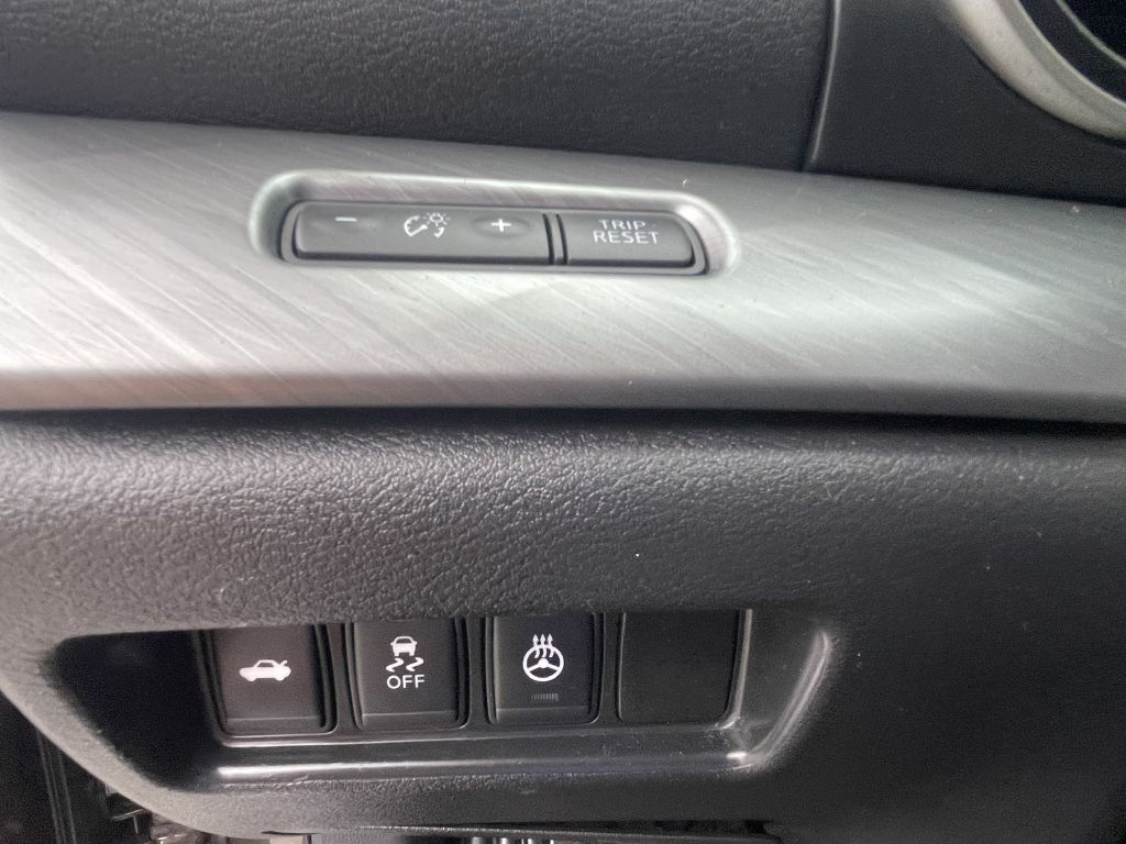 Photo 16 of this NISSAN MAXIMA