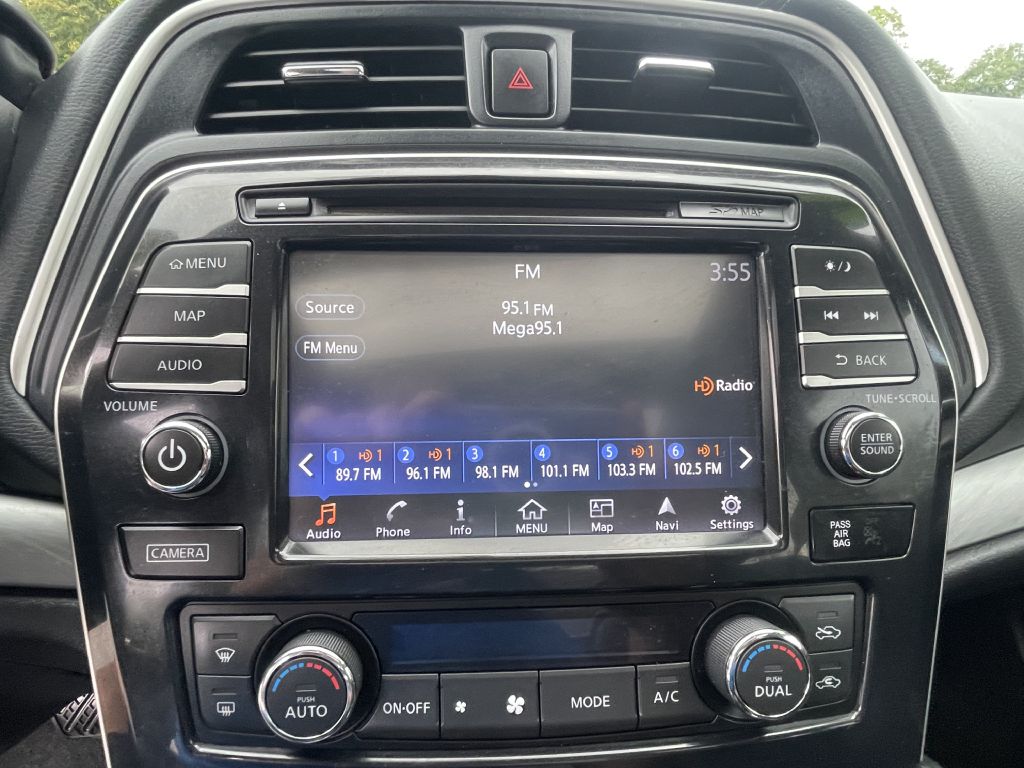 Photo 17 of this NISSAN MAXIMA