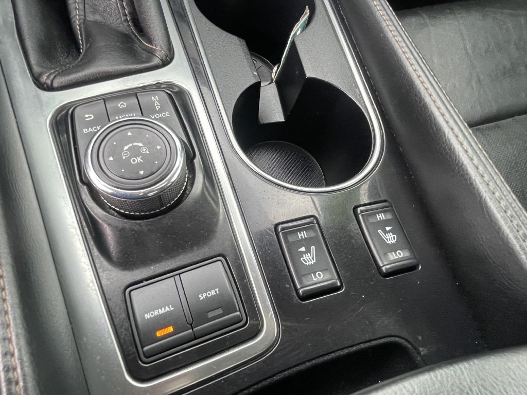 Photo 20 of this NISSAN MAXIMA