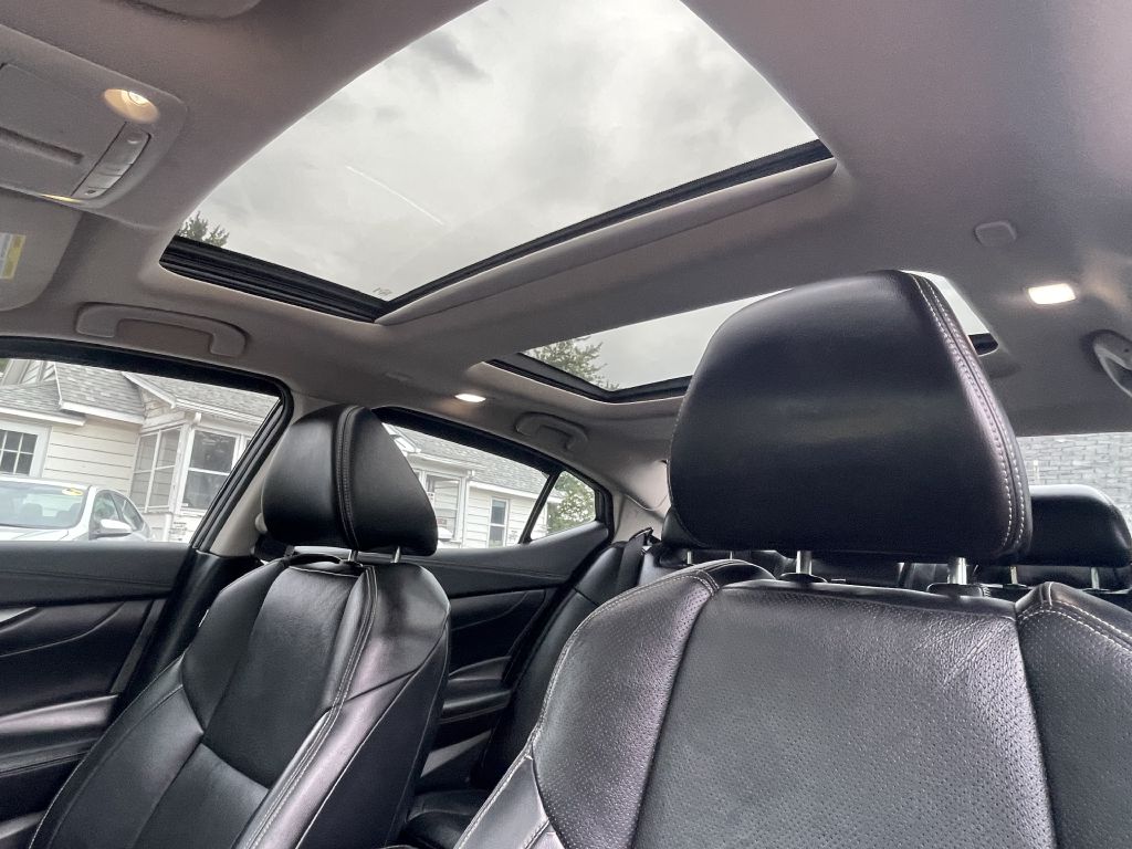 Photo 21 of this NISSAN MAXIMA