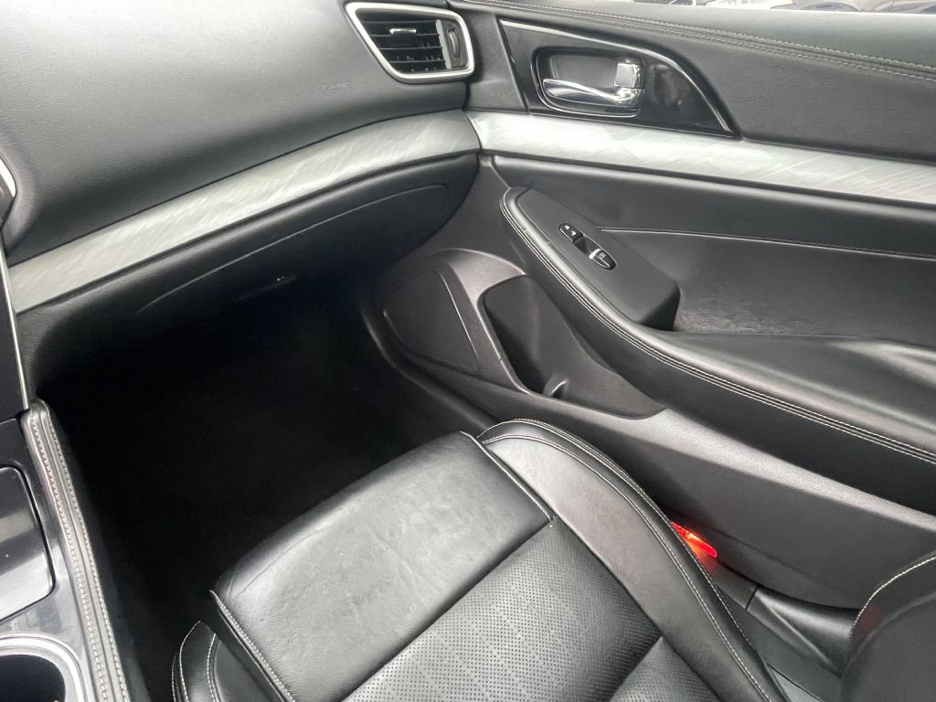 Photo 25 of this NISSAN MAXIMA