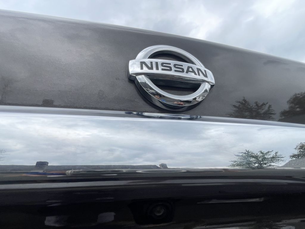 Photo 26 of this NISSAN MAXIMA