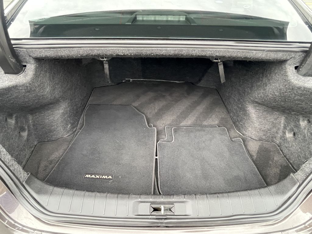 Photo 31 of this NISSAN MAXIMA