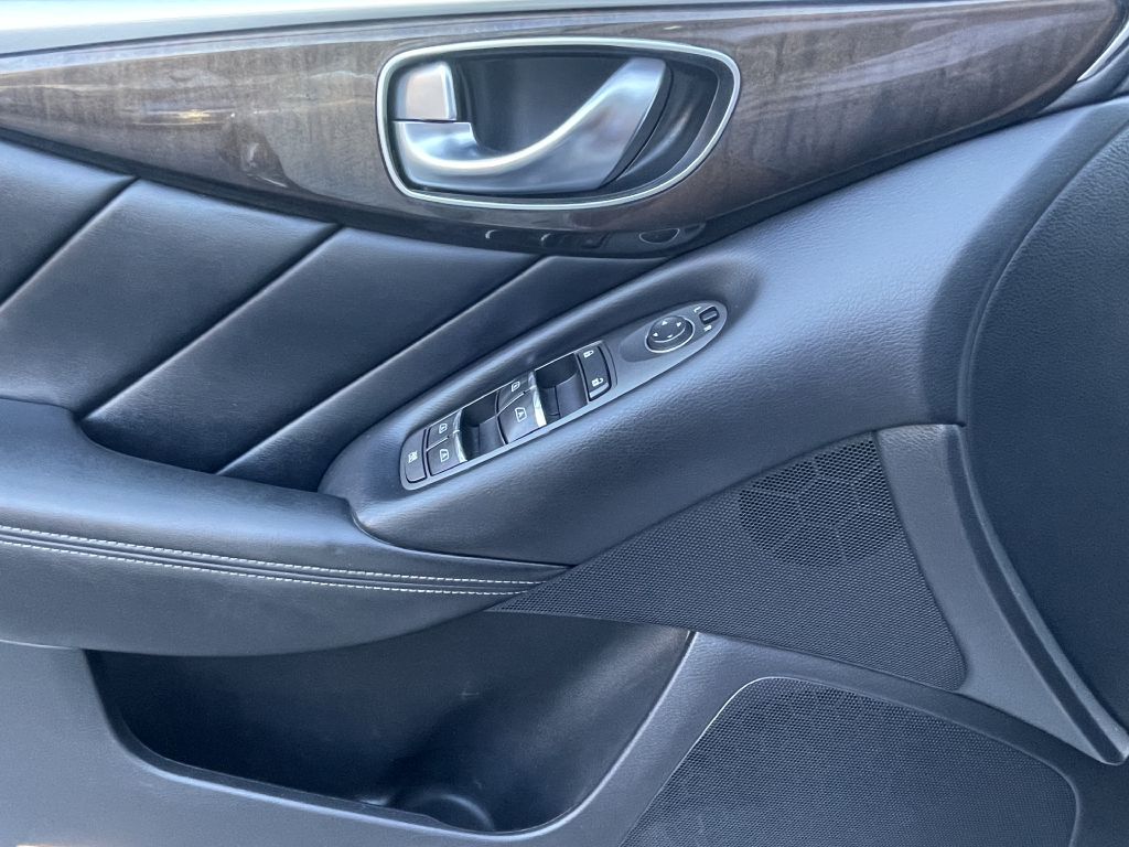 Photo 20 of this INFINITI Q50