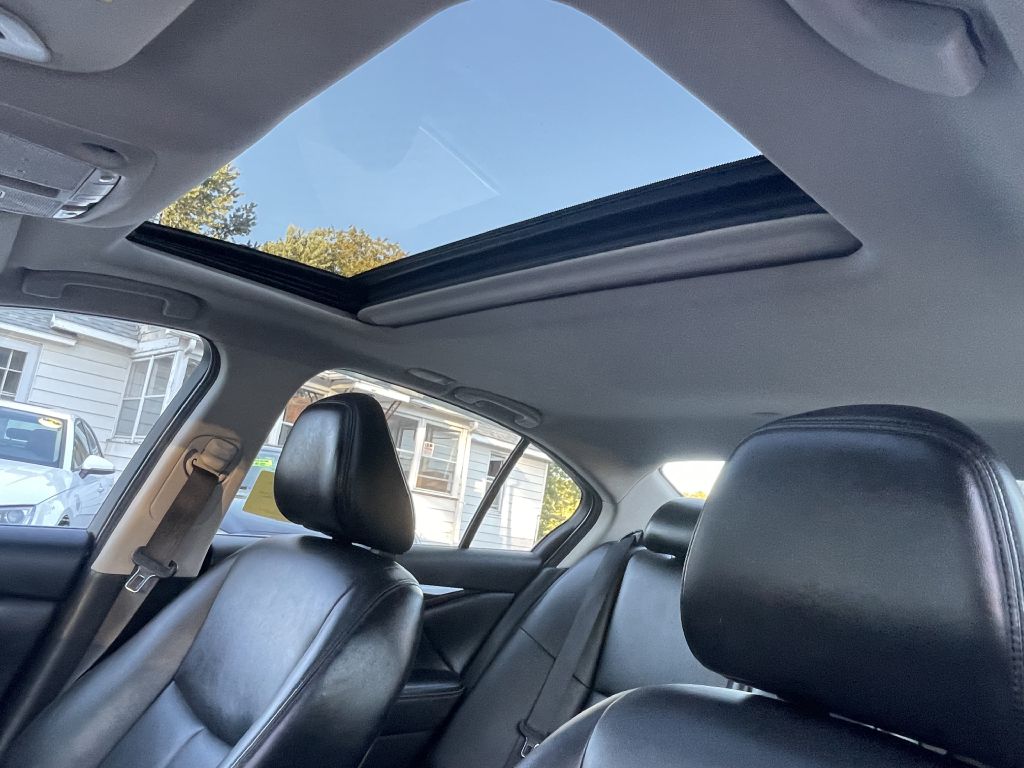 Photo 23 of this INFINITI Q50