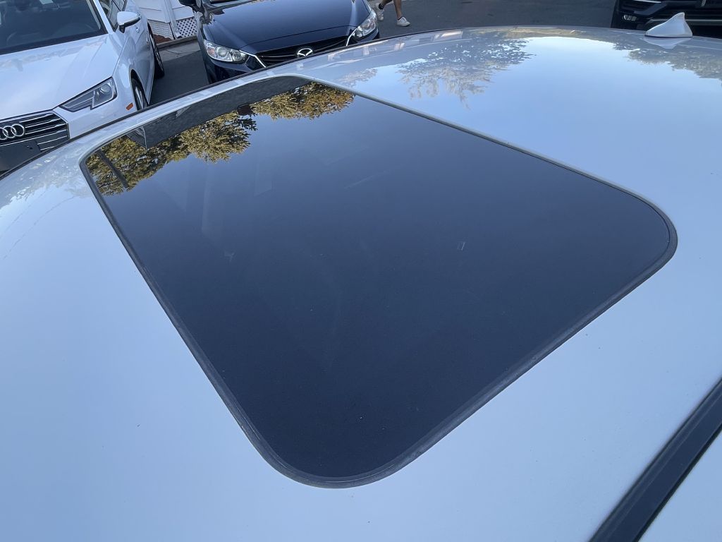 Photo 24 of this INFINITI Q50