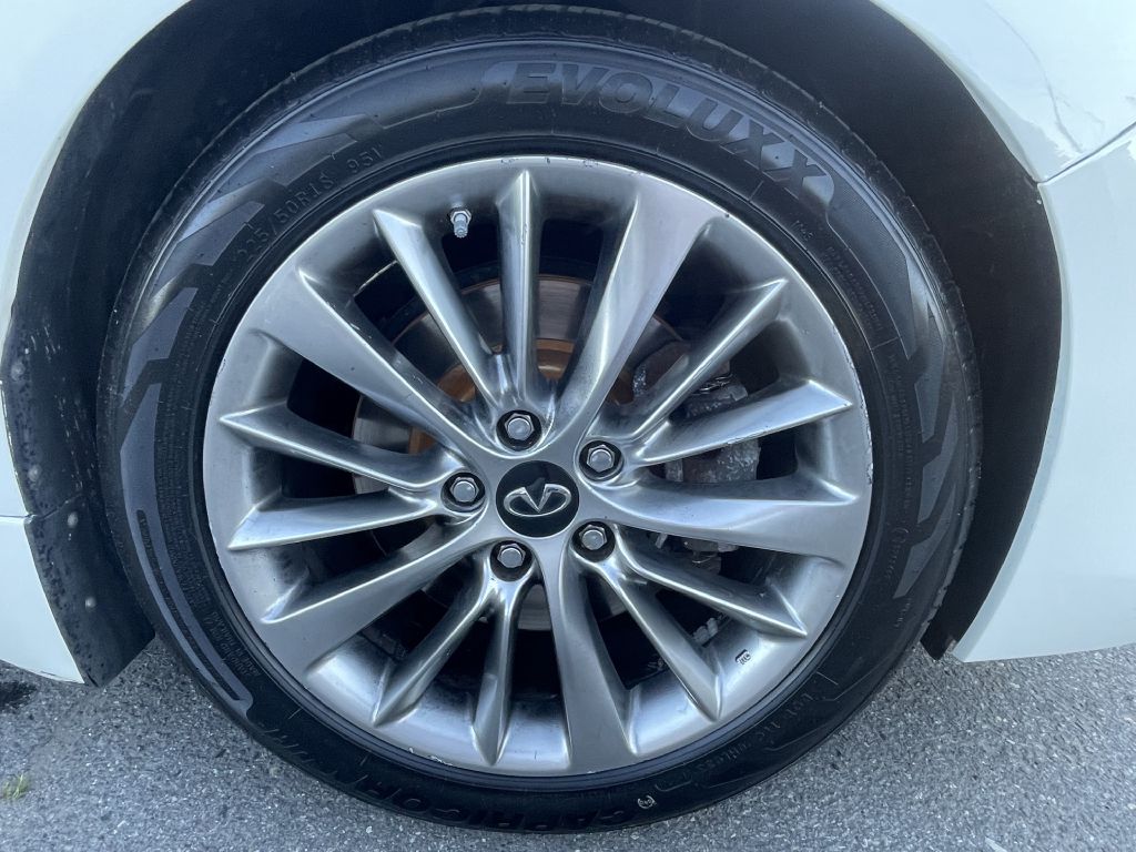 Photo 36 of this INFINITI Q50