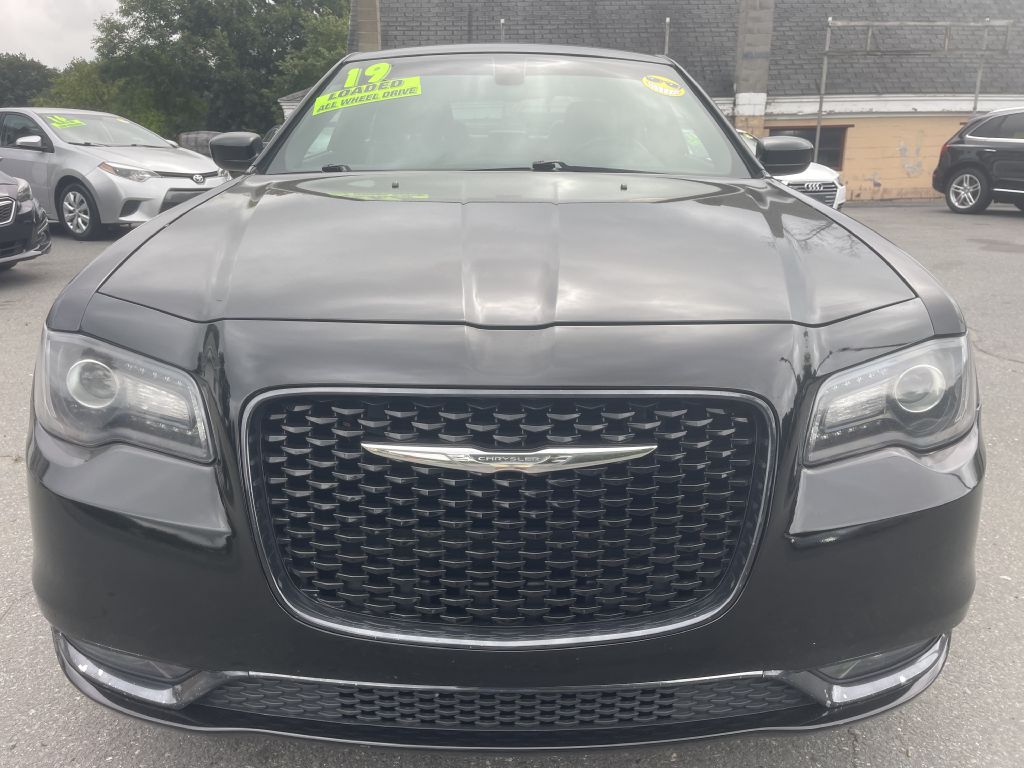 Photo 2 of this CHRYSLER 300