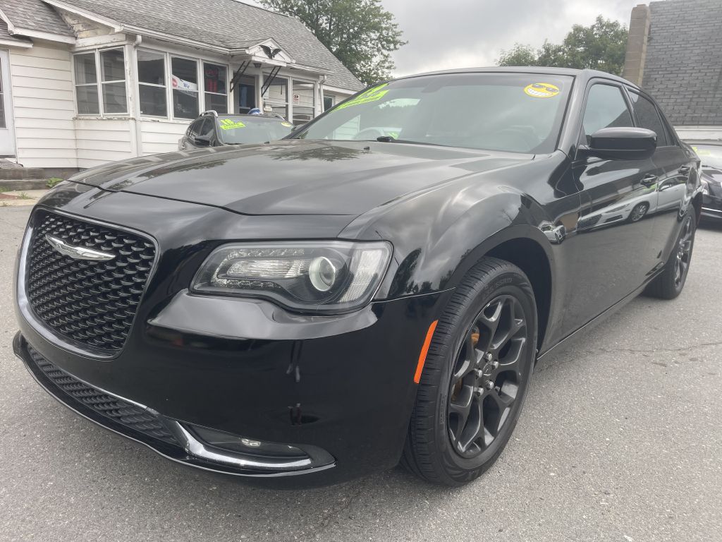 Photo 3 of this CHRYSLER 300