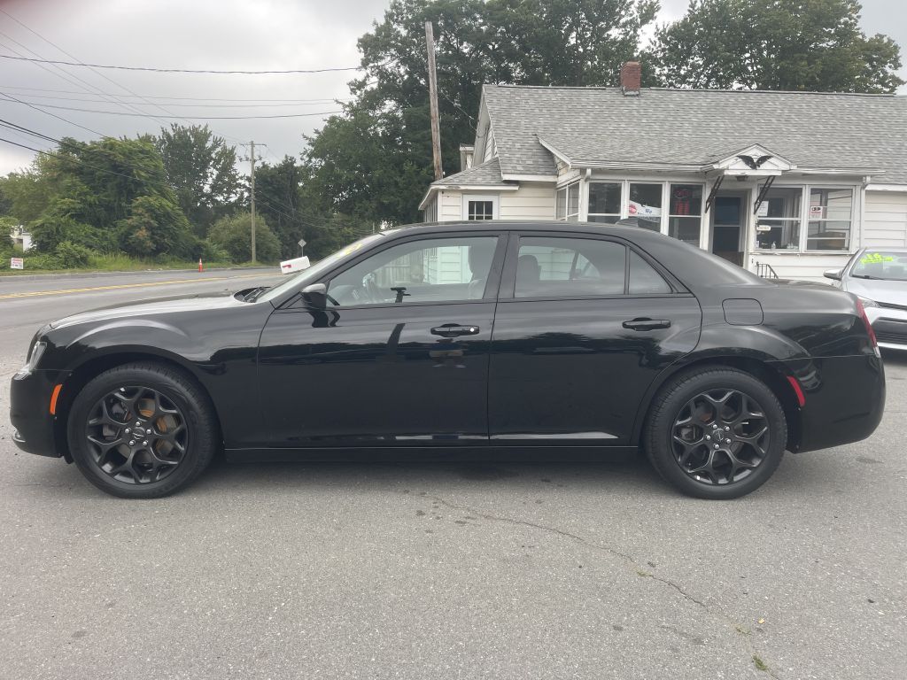 Photo 4 of this CHRYSLER 300