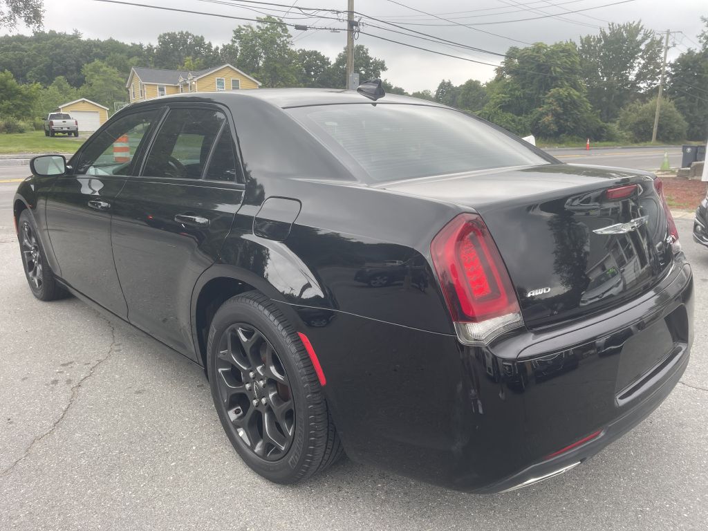 Photo 5 of this CHRYSLER 300