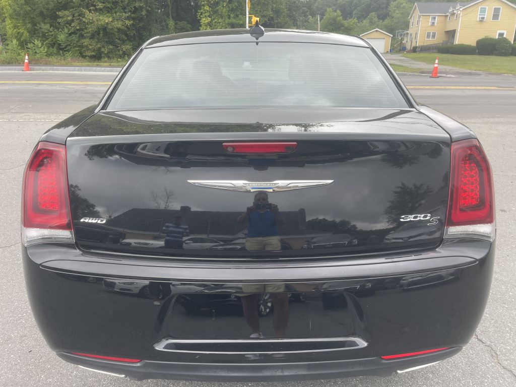 Photo 6 of this CHRYSLER 300