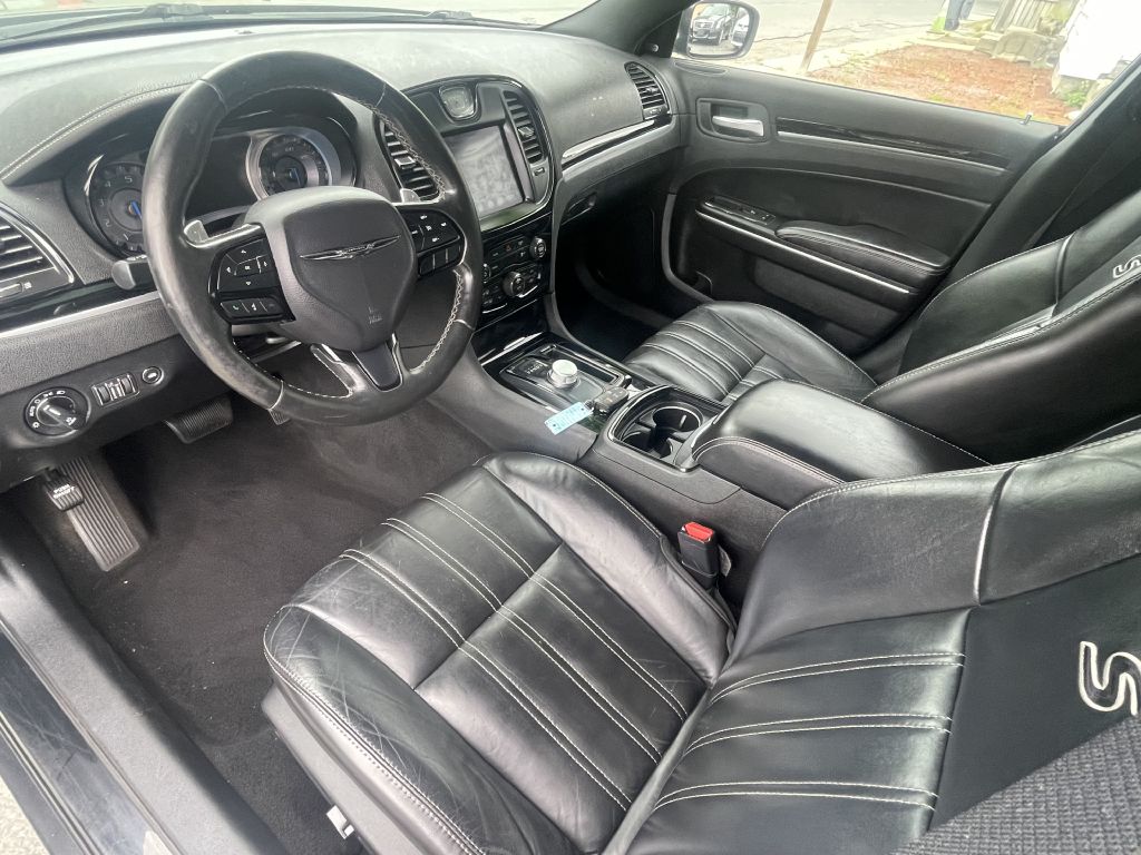 Photo 10 of this CHRYSLER 300