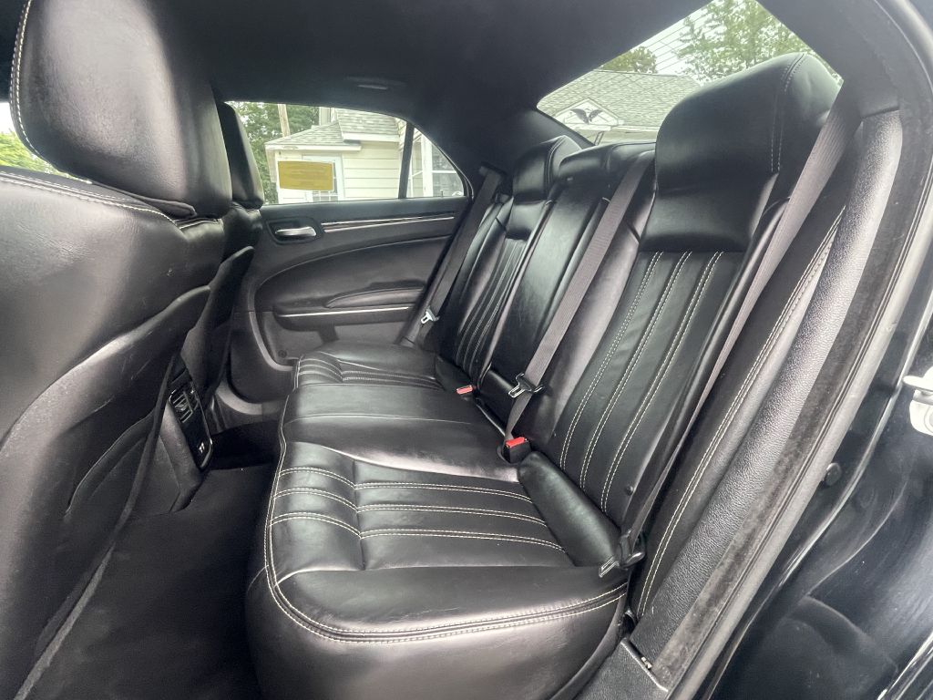 Photo 11 of this CHRYSLER 300