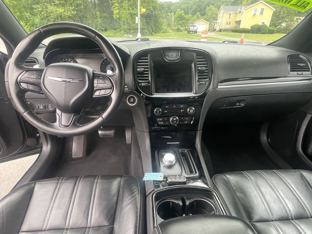 Photo 12 of this CHRYSLER 300