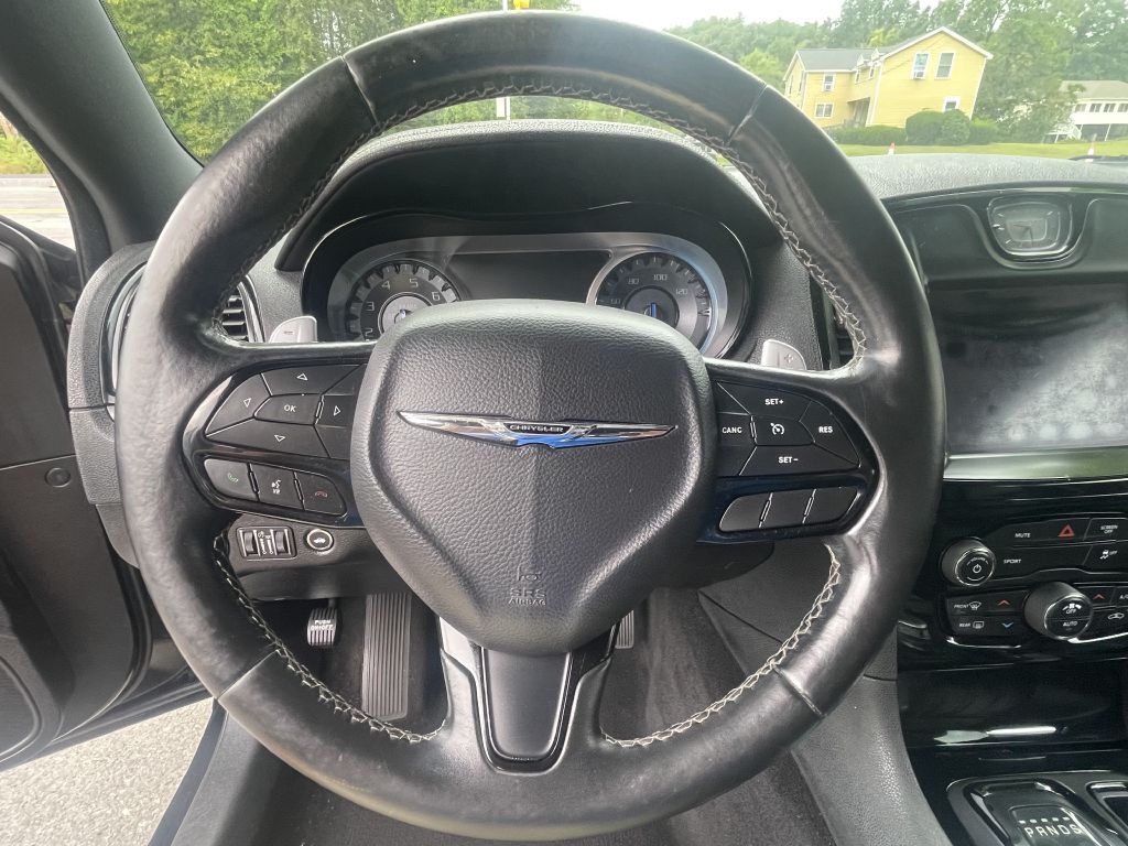 Photo 13 of this CHRYSLER 300