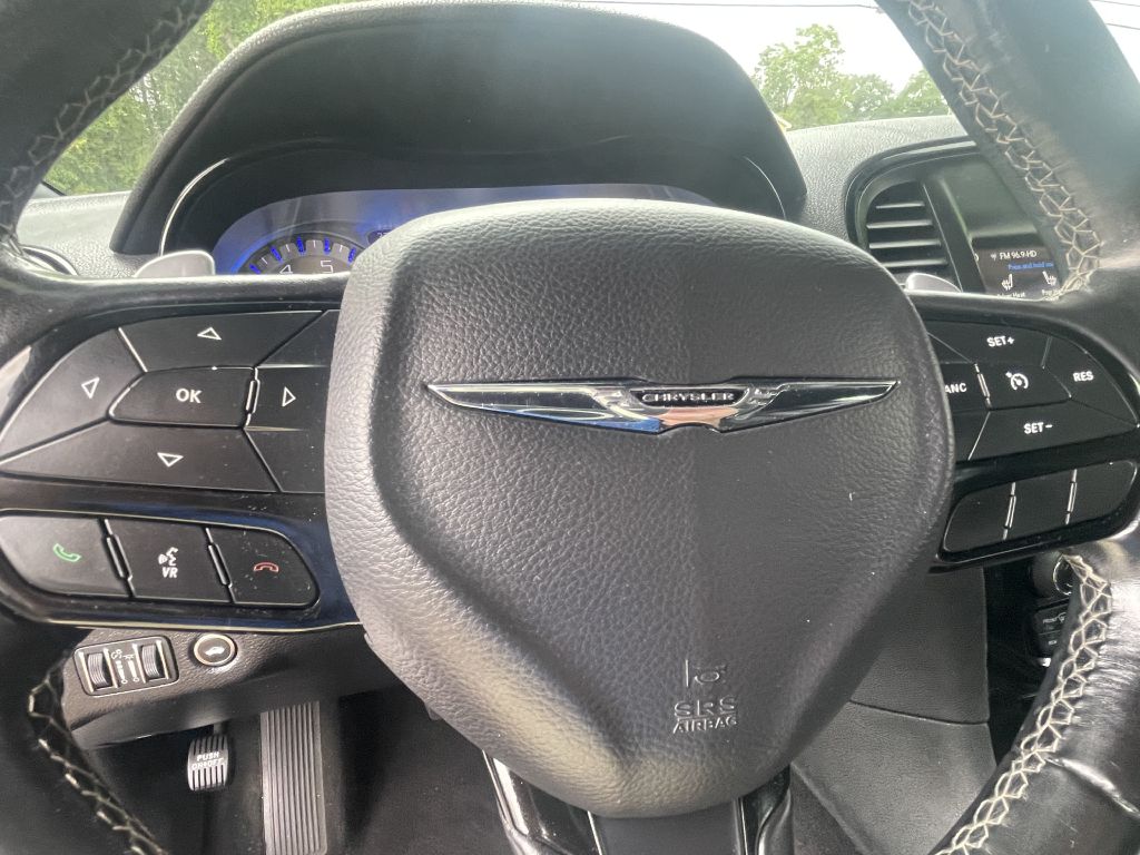 Photo 14 of this CHRYSLER 300