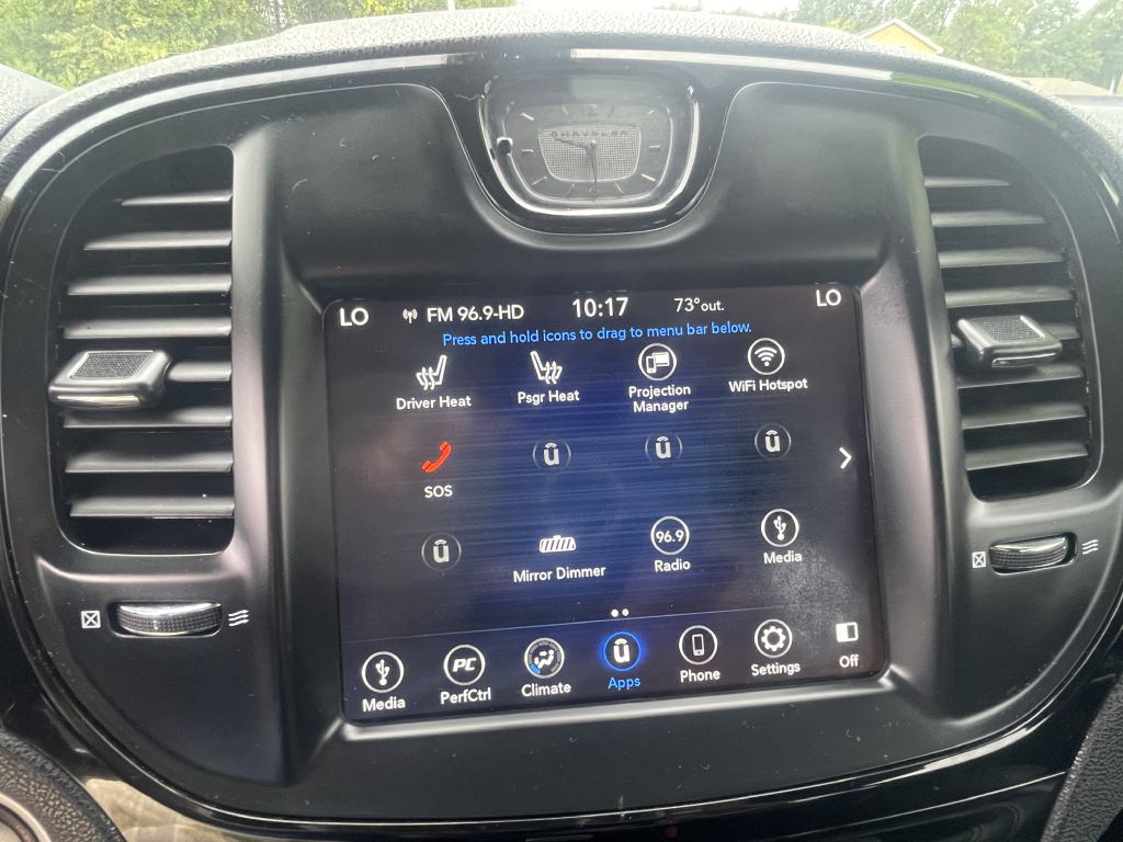 Photo 16 of this CHRYSLER 300