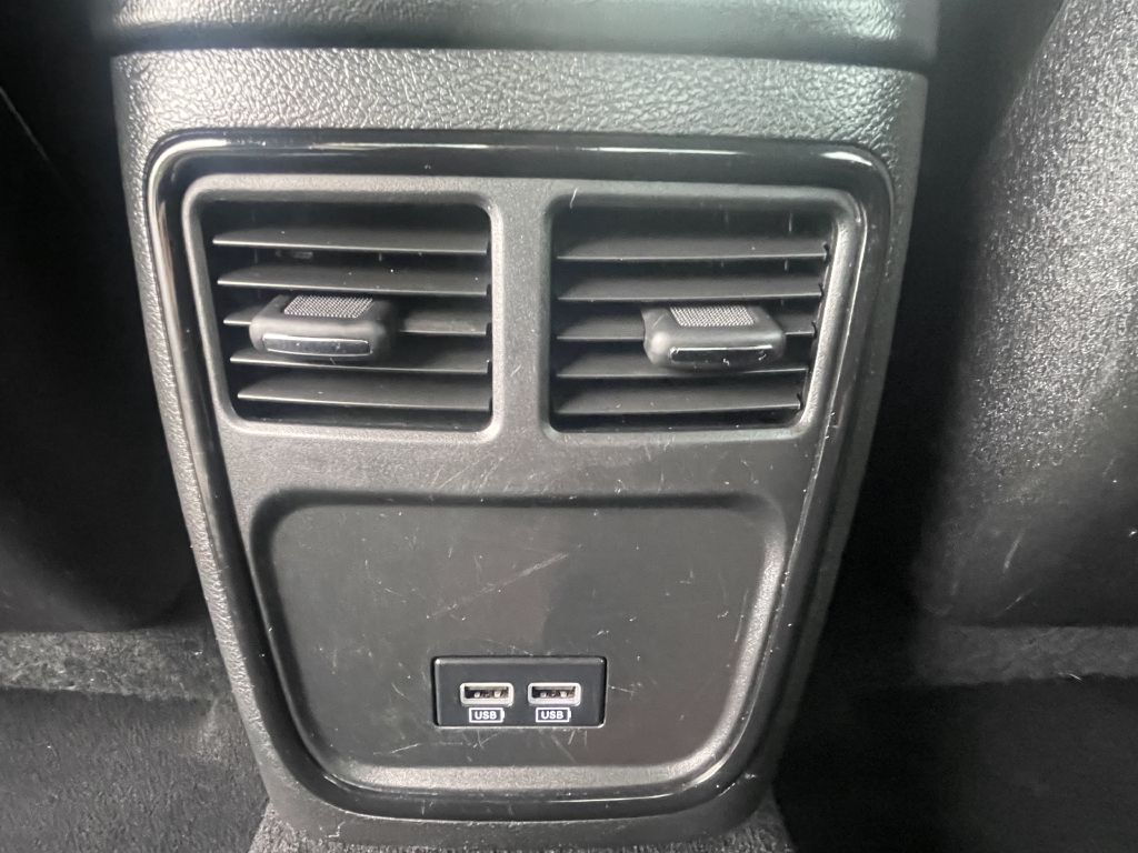 Photo 23 of this CHRYSLER 300