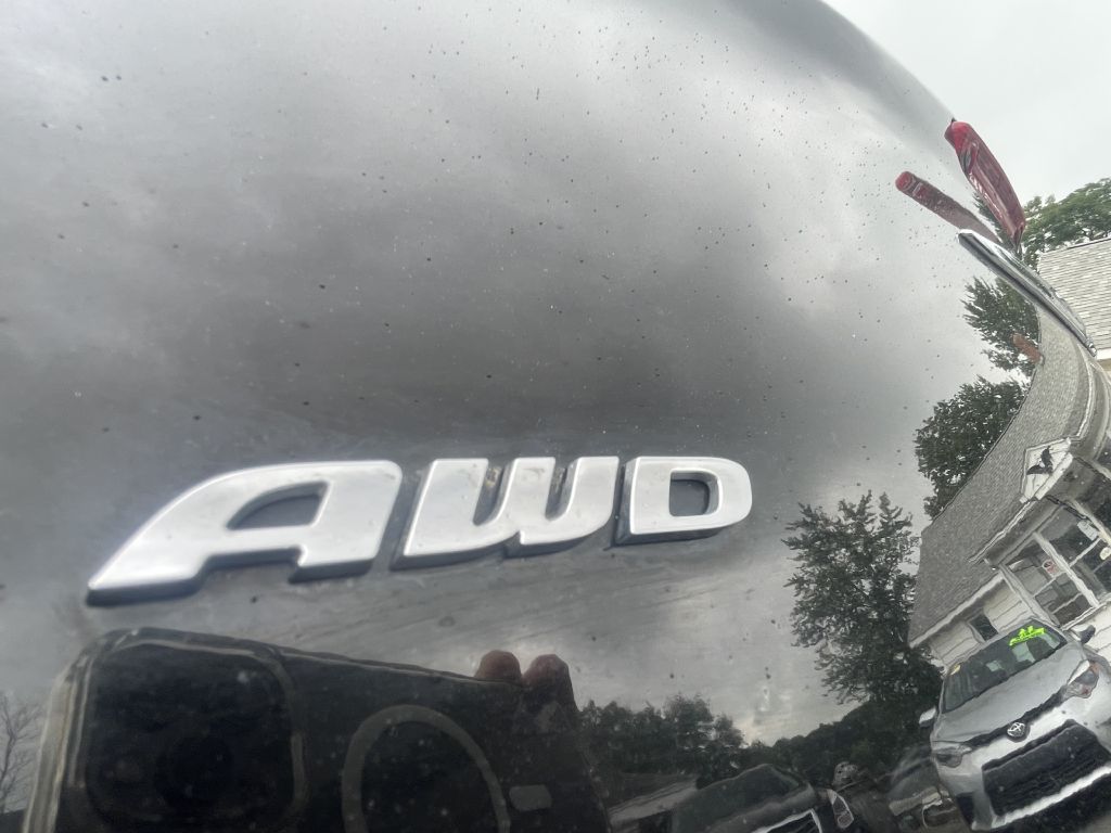 Photo 26 of this CHRYSLER 300
