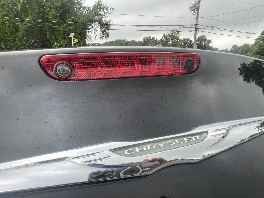 Photo 27 of this CHRYSLER 300