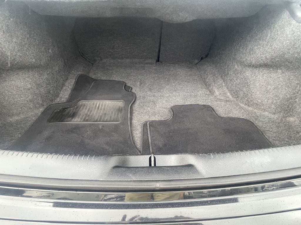 Photo 28 of this CHRYSLER 300