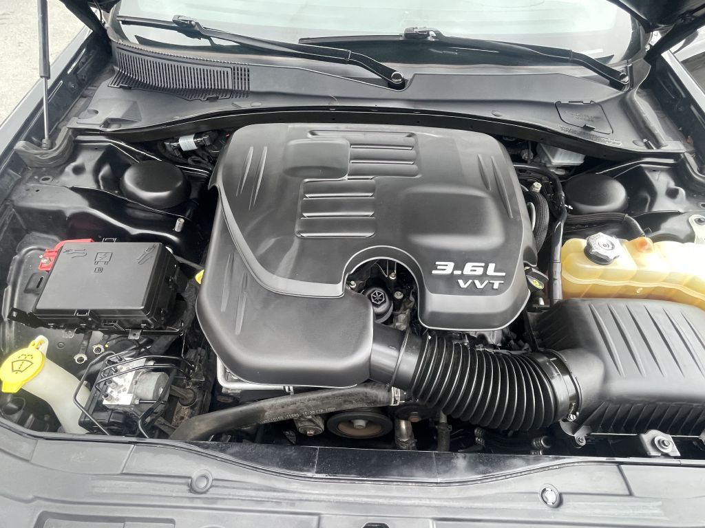 Photo 29 of this CHRYSLER 300