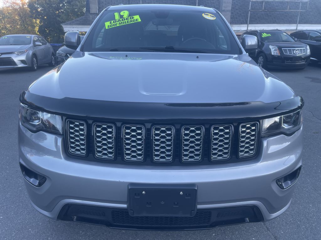 Photo 2 of this JEEP GRAND CHEROKEE